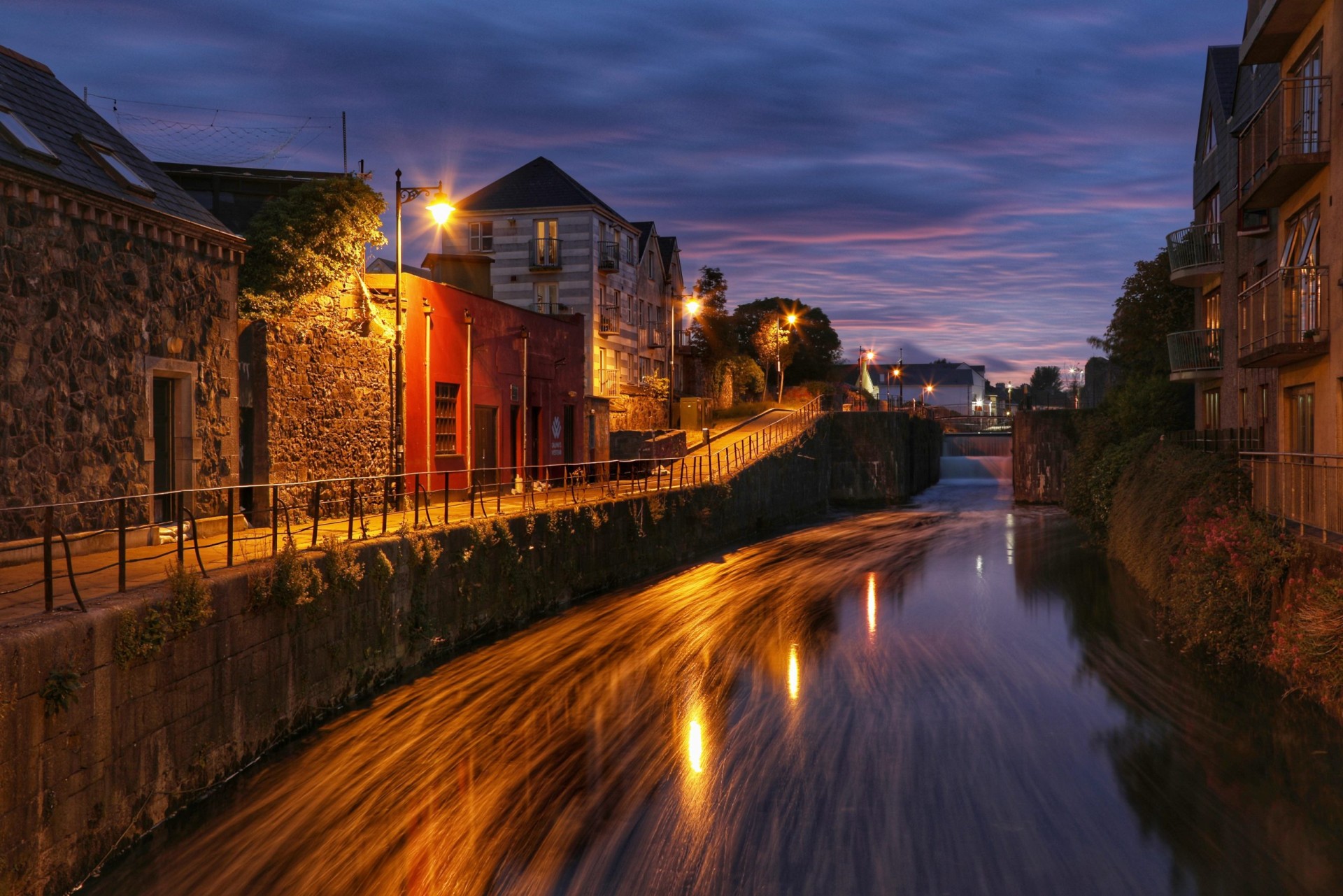 Connected Hubs encourages digital champions and towns to enter The .IE Digital Towns Awards 2022 